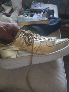 Men's Metallic Gold Low-Top Sneaker with White Sole
